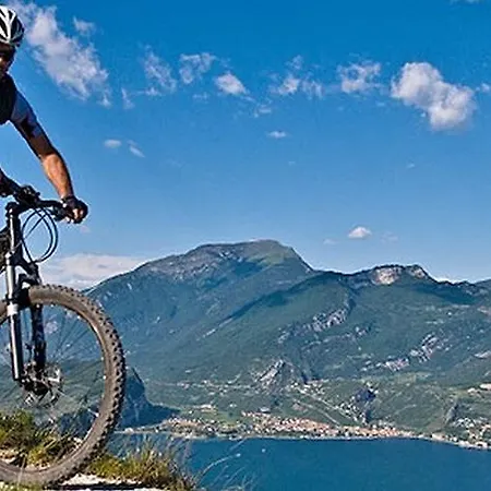 Ampia Vista Sul Lago Di Como